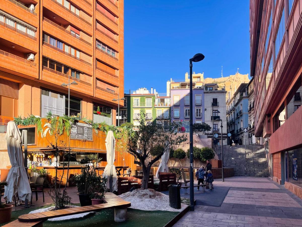 Amplio Apartamento En Pleno Corazon De Alicante Exterior photo